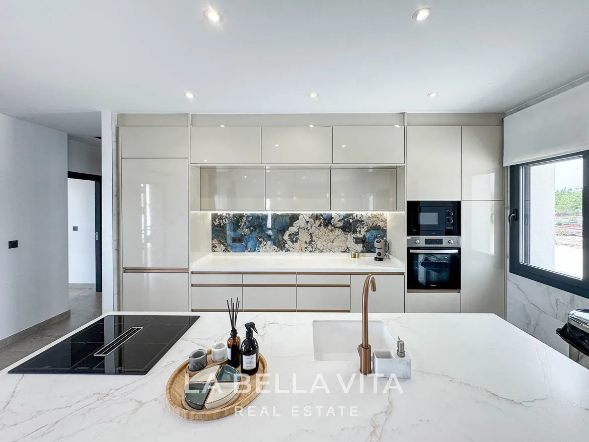 New Luxury House with private pool, solarium, garage and a 11,436 m2 of land for sale in Ciudad Quesada, Spain