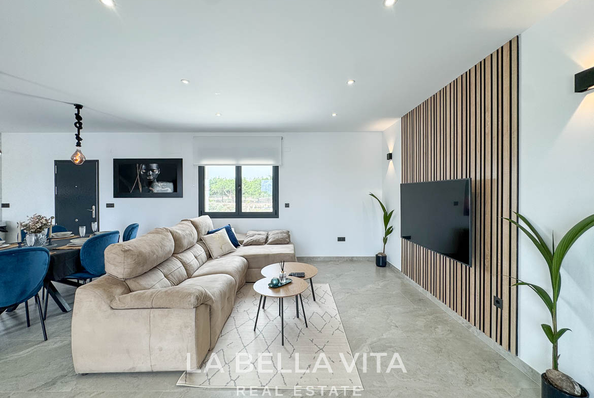 New Luxury House with private pool, solarium, garage and a 11,436 m2 of land for sale in Ciudad Quesada, Spain