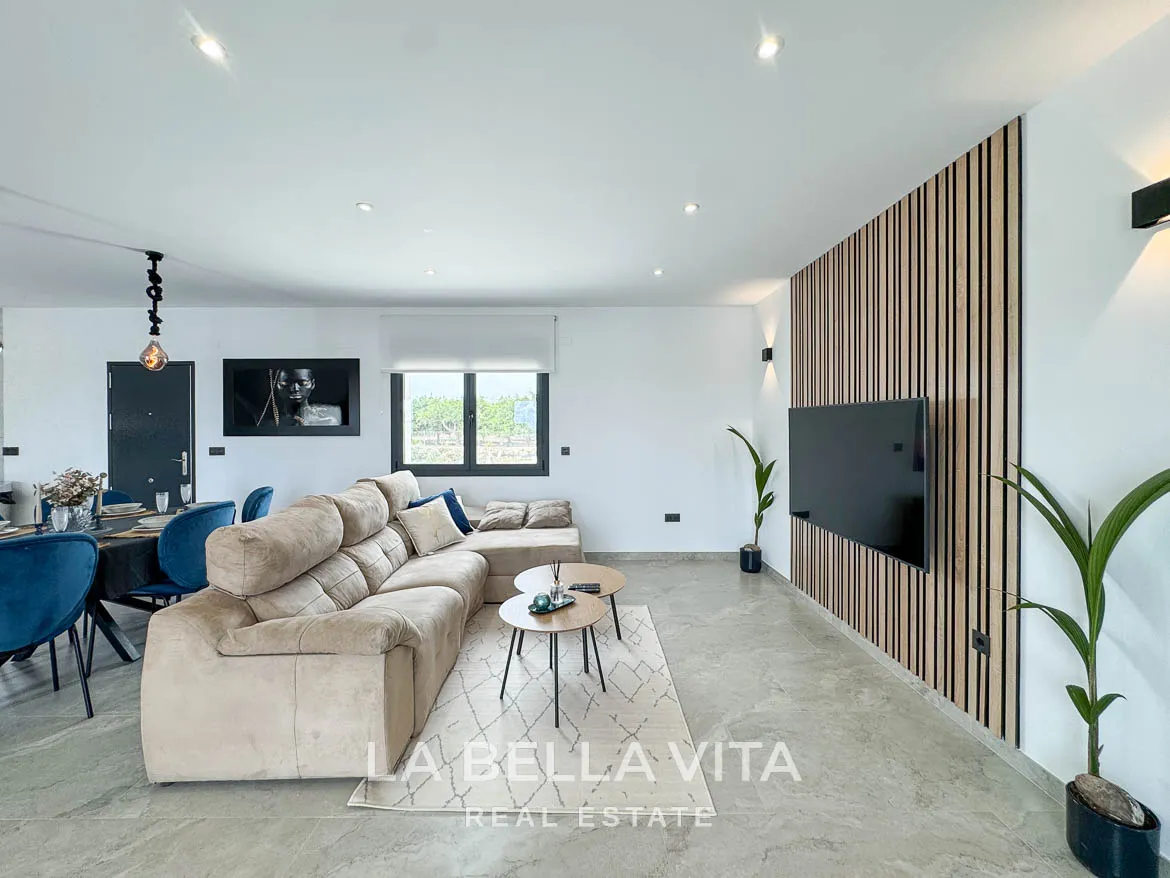 New Luxury House with private pool, solarium, garage and a 11,436 m2 of land for sale in Ciudad Quesada, Spain