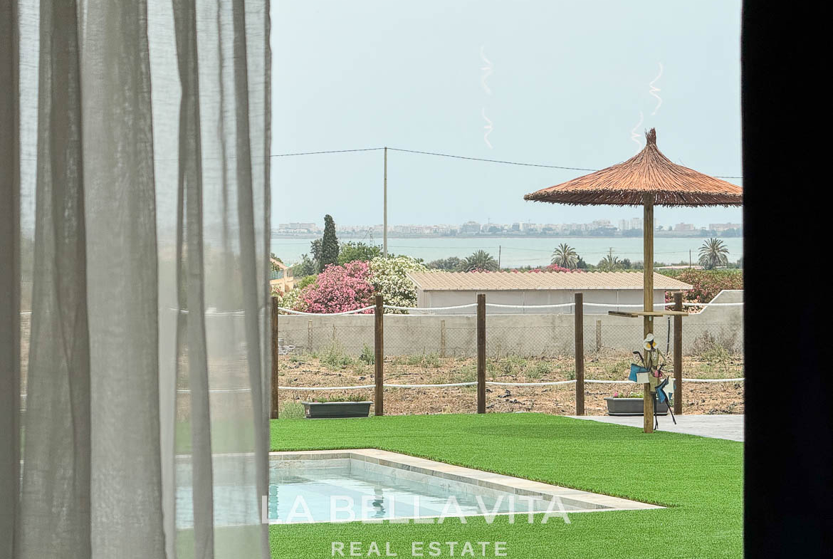 New Luxury House with private pool, solarium, garage and a 11,436 m2 of land for sale in Ciudad Quesada, Spain