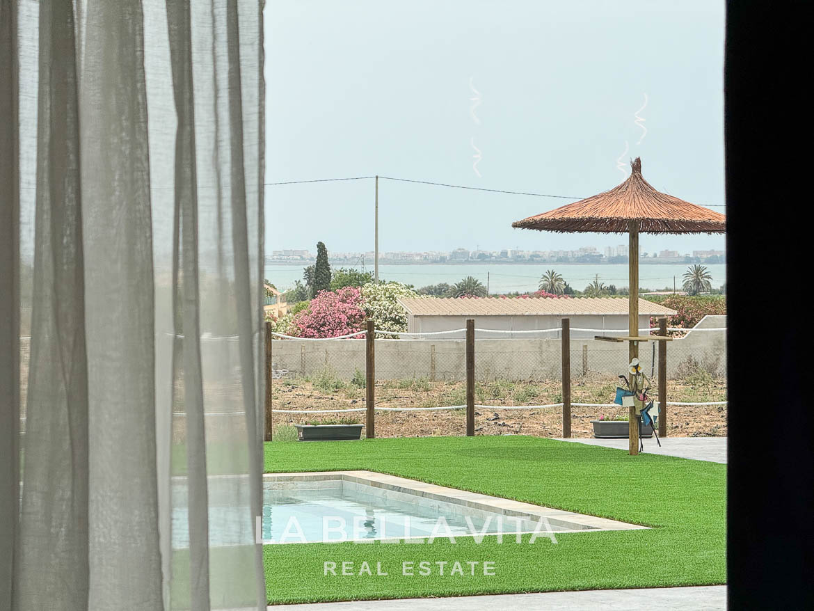 New Luxury House with private pool, solarium, garage and a 11,436 m2 of land for sale in Ciudad Quesada, Spain