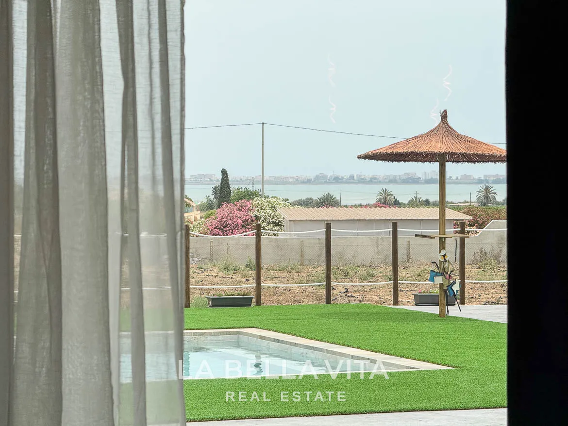 New Luxury House with private pool, solarium, garage and a 11,436 m2 of land for sale in Ciudad Quesada, Spain