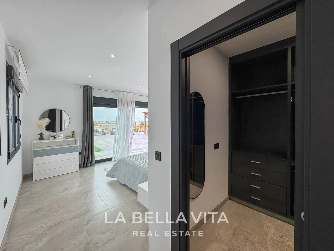 New Luxury House with private pool, solarium, garage and a 11,436 m2 of land for sale in Ciudad Quesada, Spain