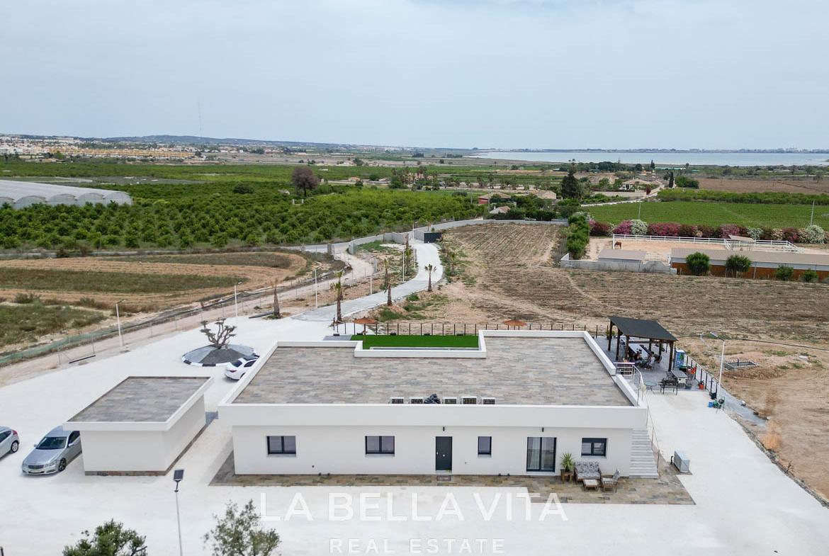 New Luxury House with private pool, solarium, garage and a 11,436 m2 of land for sale in Ciudad Quesada, Spain