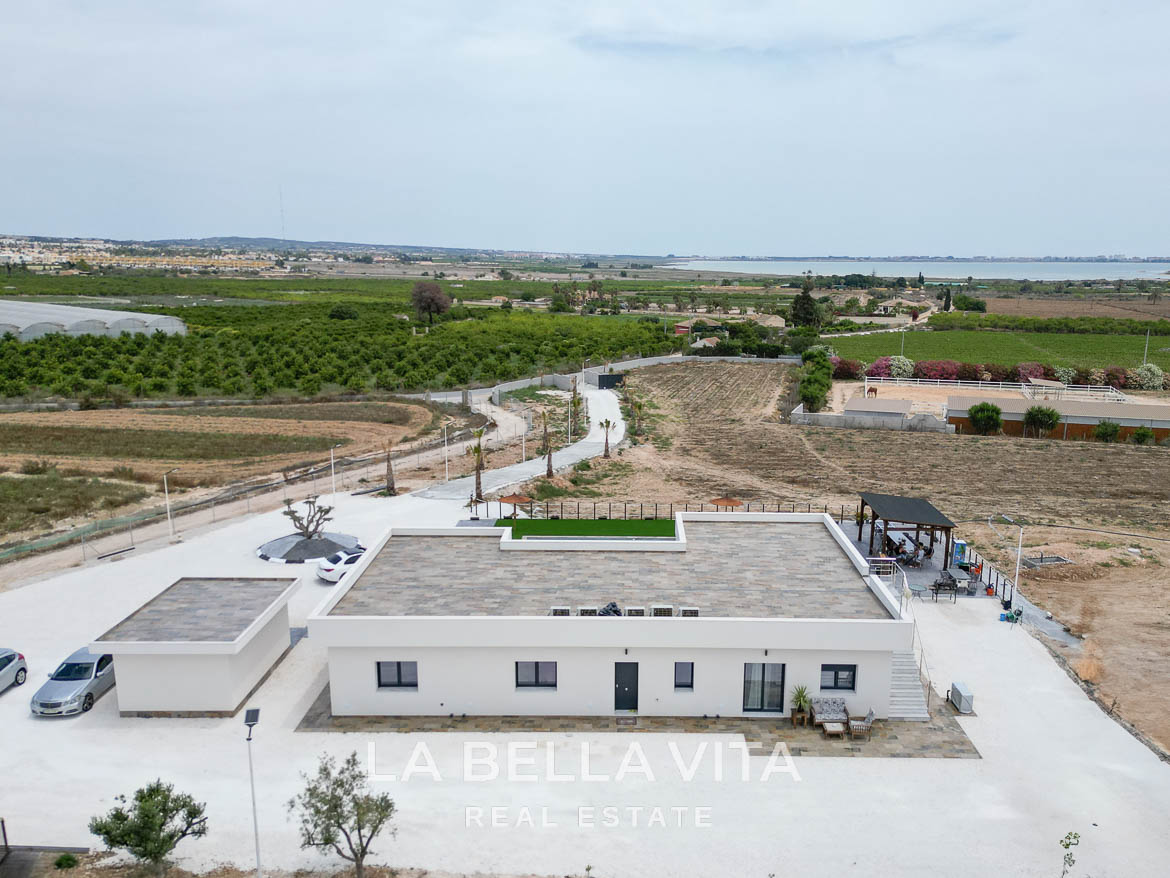 New Luxury House with private pool, solarium, garage and a 11,436 m2 of land for sale in Ciudad Quesada, Spain