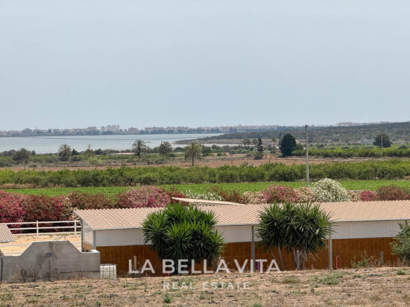 New Luxury House with private pool, solarium, garage and a 11,436 m2 of land for sale in Ciudad Quesada, Spain