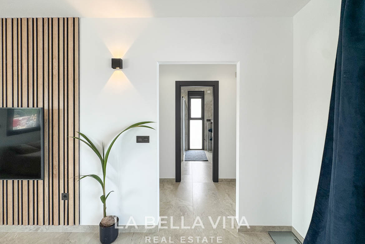 New Luxury House with private pool, solarium, garage and a 11,436 m2 of land for sale in Ciudad Quesada, Spain