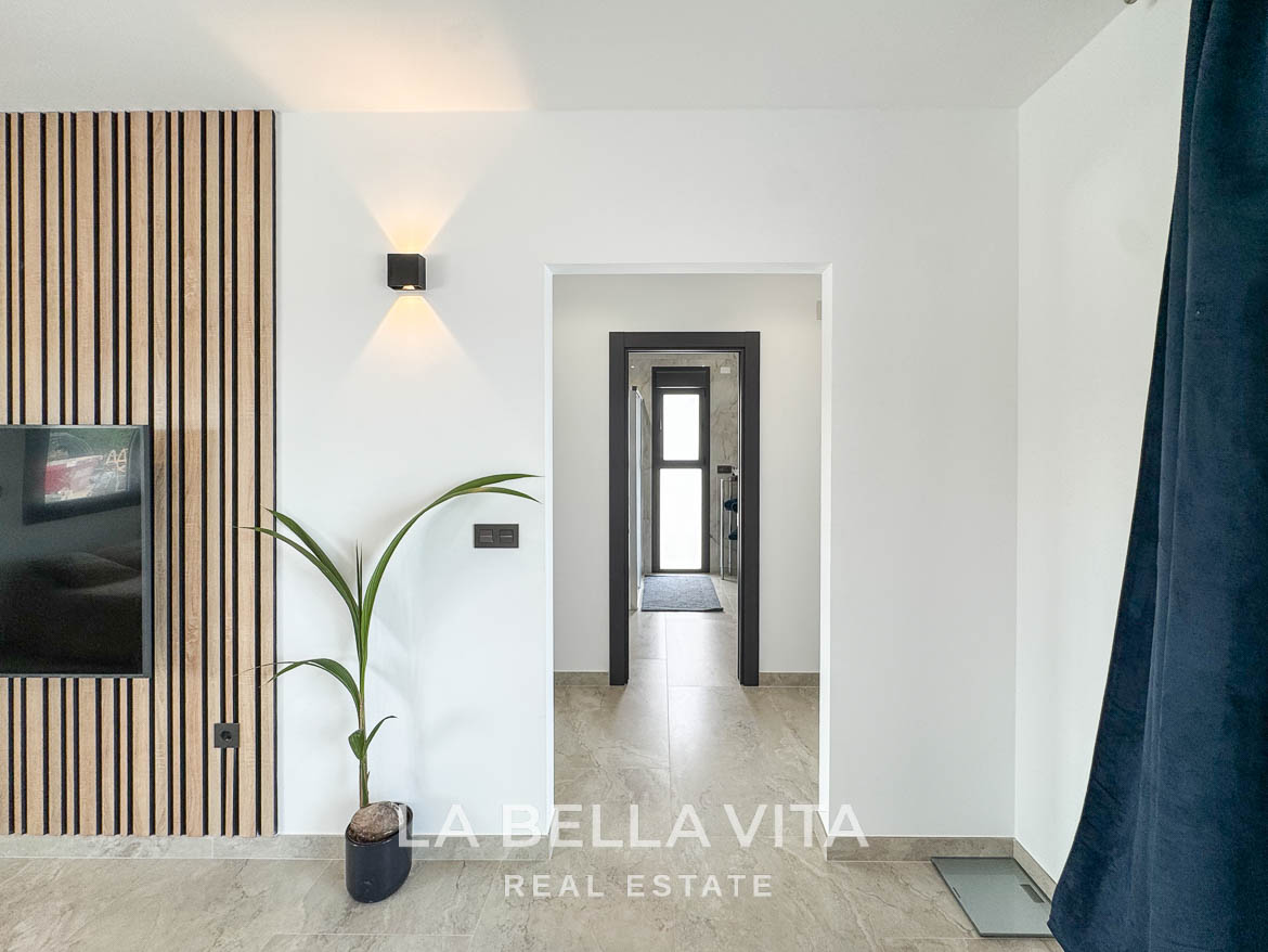 New Luxury House with private pool, solarium, garage and a 11,436 m2 of land for sale in Ciudad Quesada, Spain
