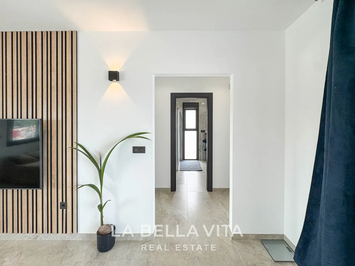 New Luxury House with private pool, solarium, garage and a 11,436 m2 of land for sale in Ciudad Quesada, Spain