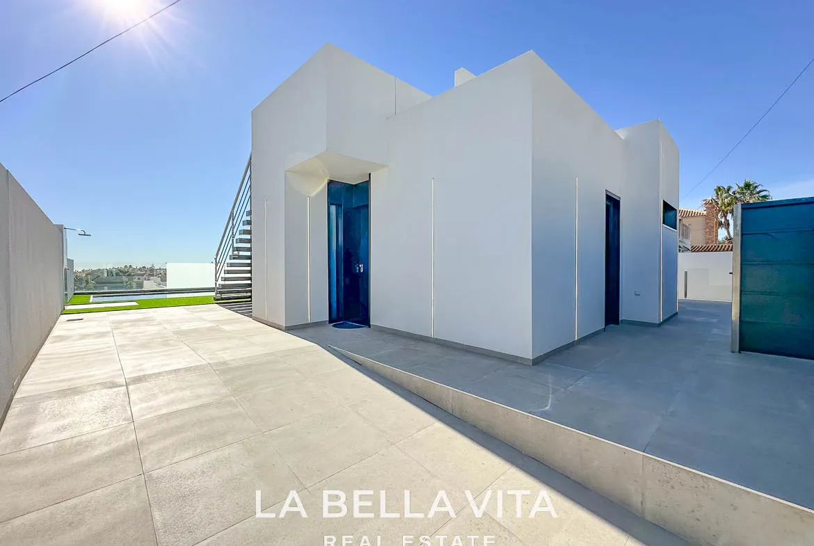 Modern Key Ready Property with Sea Views, private pool, solarium and closed garage for sale in Blue Lagoon, Villamartin, Orihuela Costa, Alicante, Spain