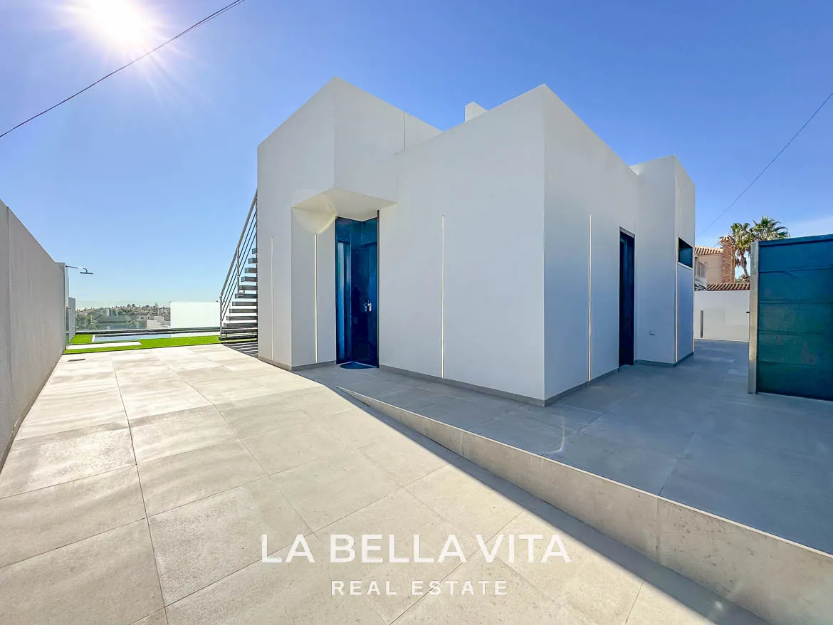 Modern Key Ready Property with Sea Views, private pool, solarium and closed garage for sale in Blue Lagoon, Villamartin, Orihuela Costa, Alicante, Spain