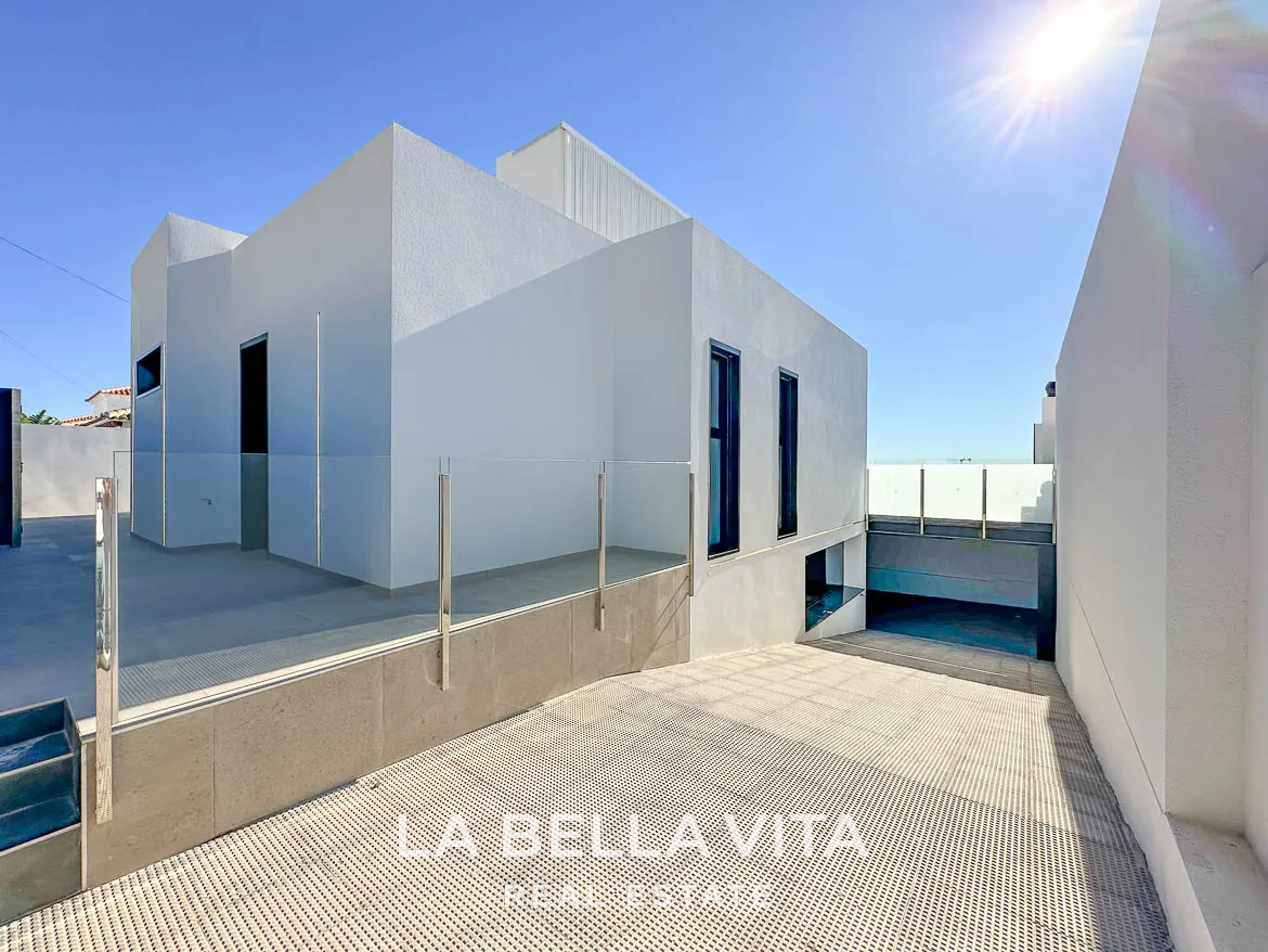 Modern Key Ready Property with Sea Views, private pool, solarium and closed garage for sale in Blue Lagoon, Villamartin, Orihuela Costa, Alicante, Spain