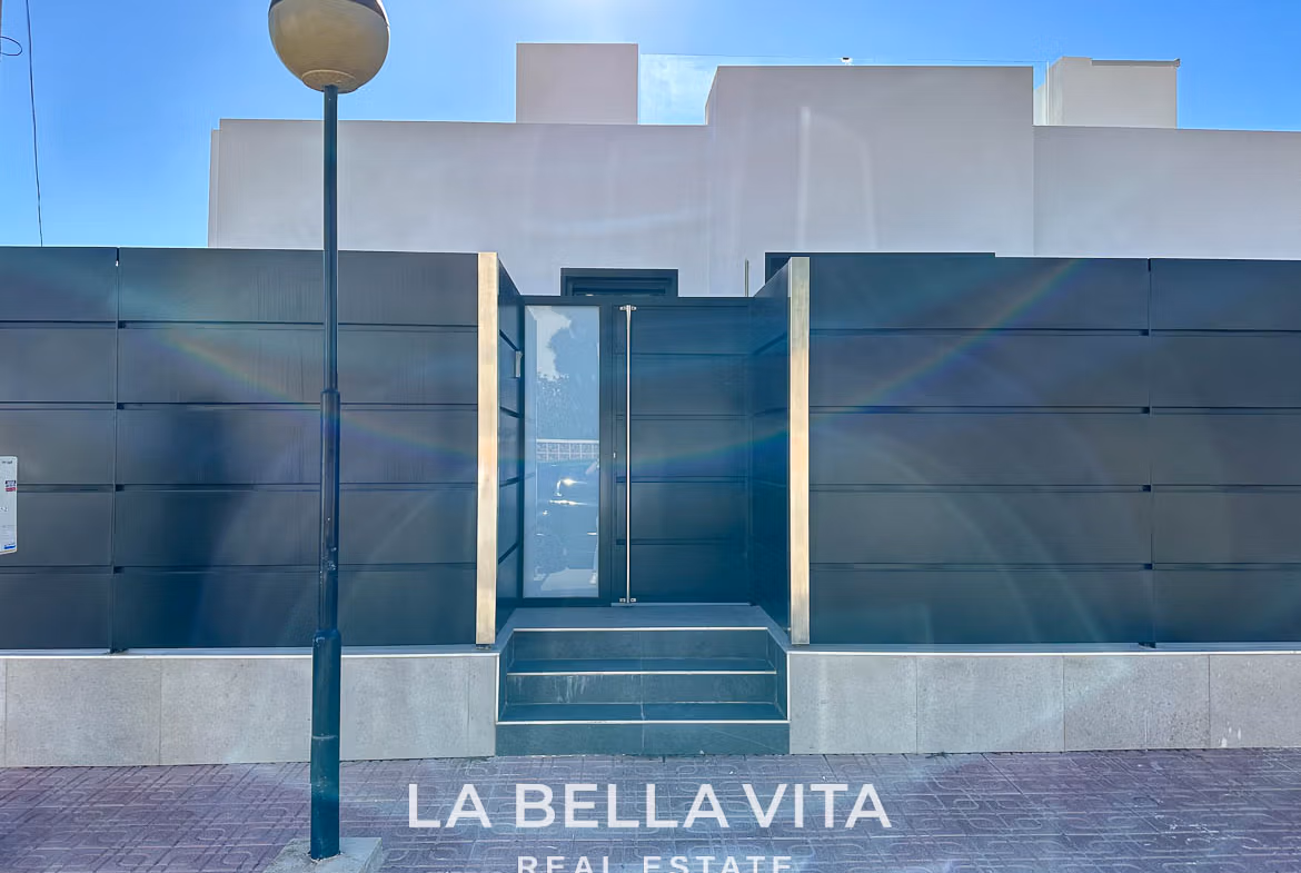 Property with Sea Views for sale in Blue Lagoon, Villamartin, Orihuela Costa-120 Modern Key Ready Property with Sea Views, private pool, solarium and closed garage for sale in Blue Lagoon, Villamartin, Orihuela Costa, Alicante, Spain