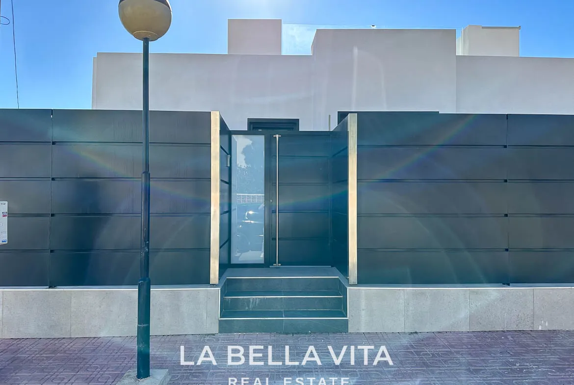 Modern Key Ready Property with Sea Views, private pool, solarium and closed garage for sale in Blue Lagoon, Villamartin, Orihuela Costa, Alicante, Spain