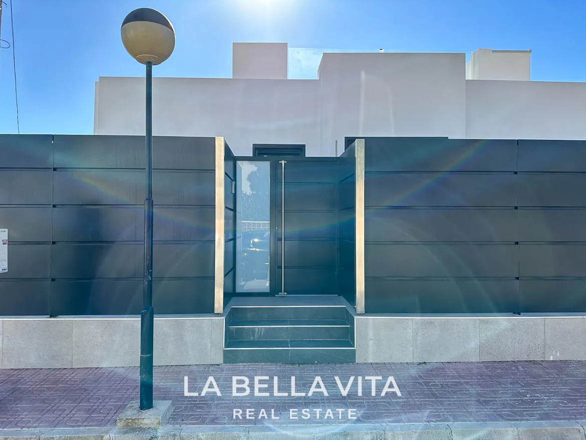 Modern Key Ready Property with Sea Views, private pool, solarium and closed garage for sale in Blue Lagoon, Villamartin, Orihuela Costa, Alicante, Spain