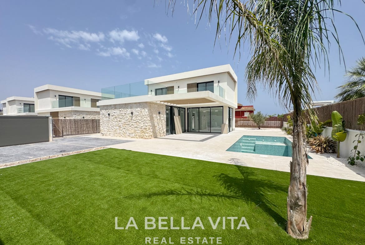 New Build key ready Villa with large plot and private pool for sale in Lomas de Cabo Roig, Orihuela Costa, Alicante