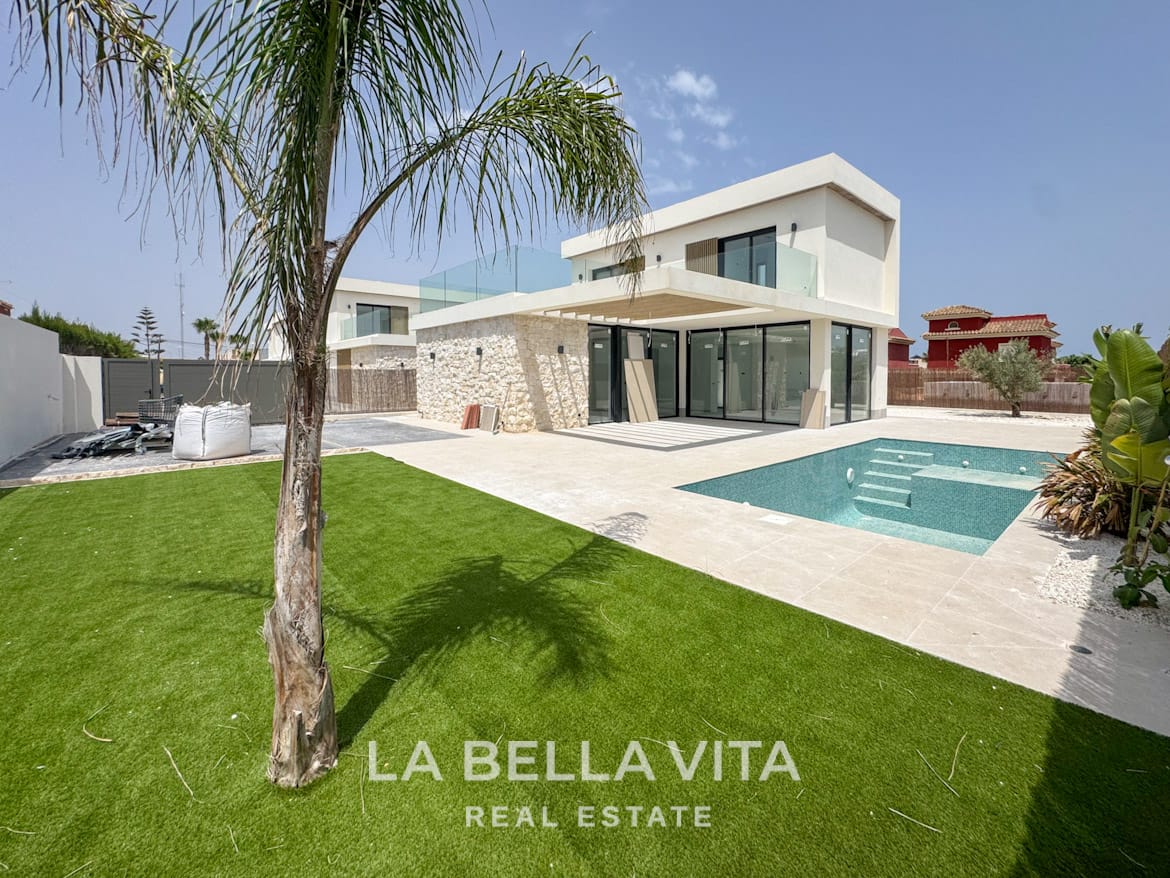 New Build key ready Villa with large plot and private pool for sale in Lomas de Cabo Roig, Orihuela Costa, Alicante