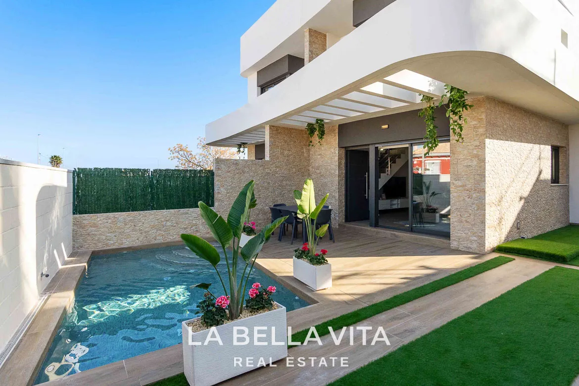 New build Properties with private pools and solariums for sale in Los Montesinos, La Herrada, Alicante, Spain