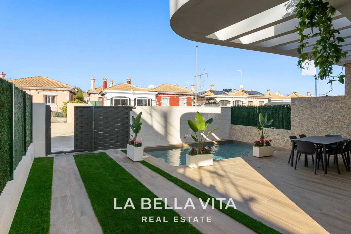 New build Properties with private pools and solariums for sale in Los Montesinos, La Herrada, Alicante, Spain
