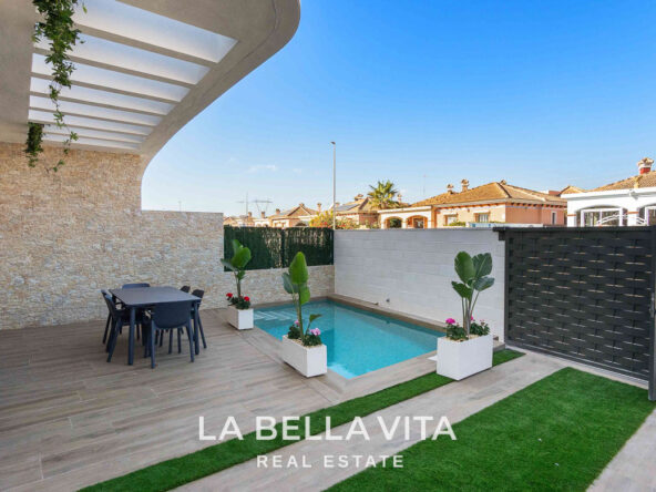 New build Properties with private pools and solariums for sale in Los Montesinos, La Herrada, Alicante, Spain