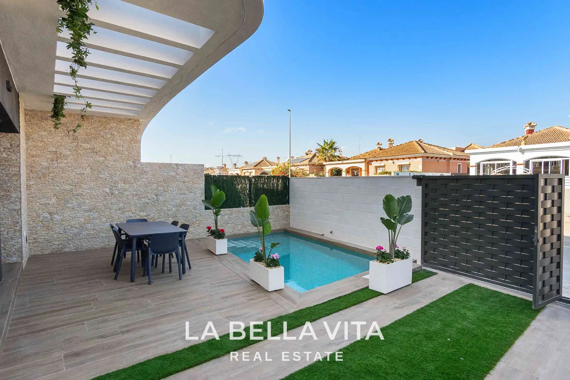 New build Properties with private pools and solariums for sale in Los Montesinos, La Herrada, Alicante, Spain