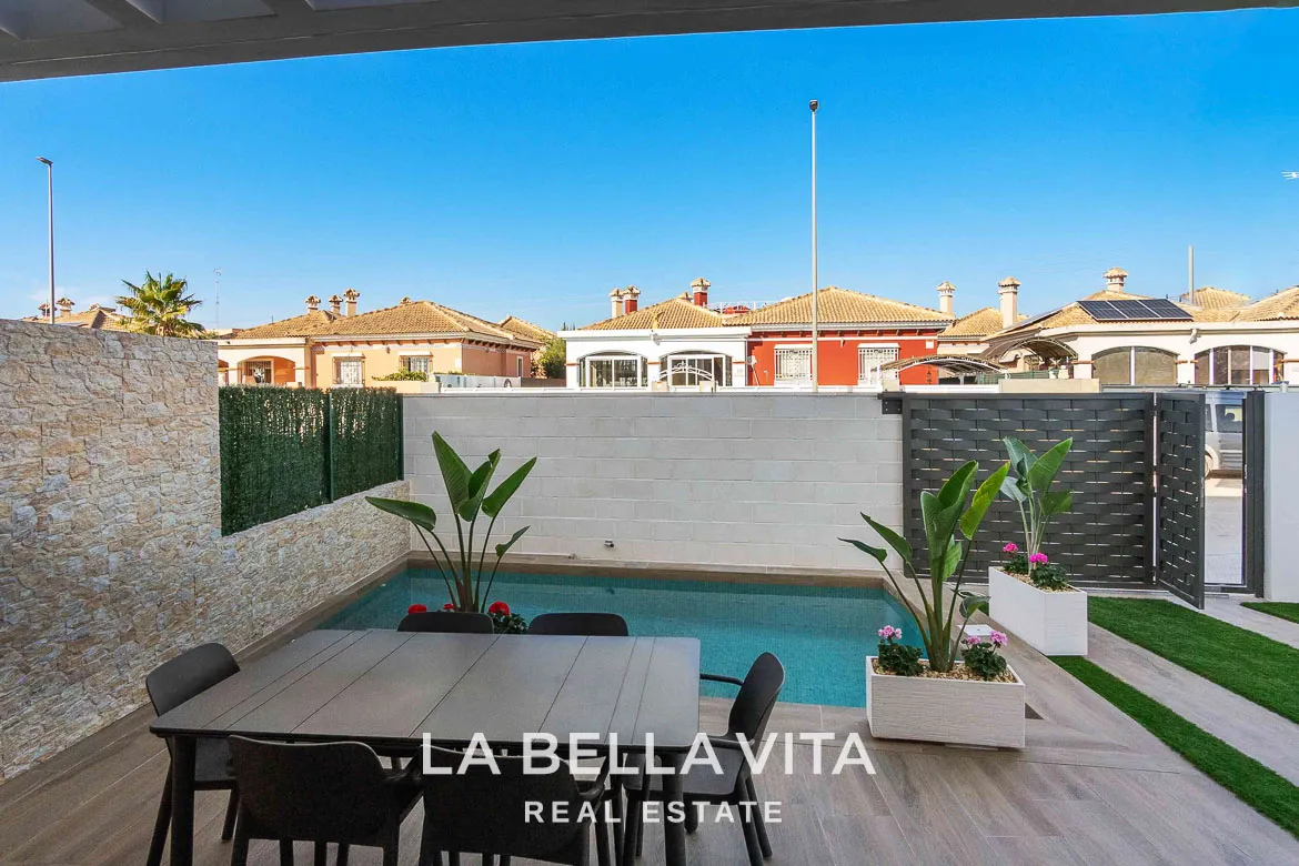 New build Properties with private pools and solariums for sale in Los Montesinos, La Herrada, Alicante, Spain