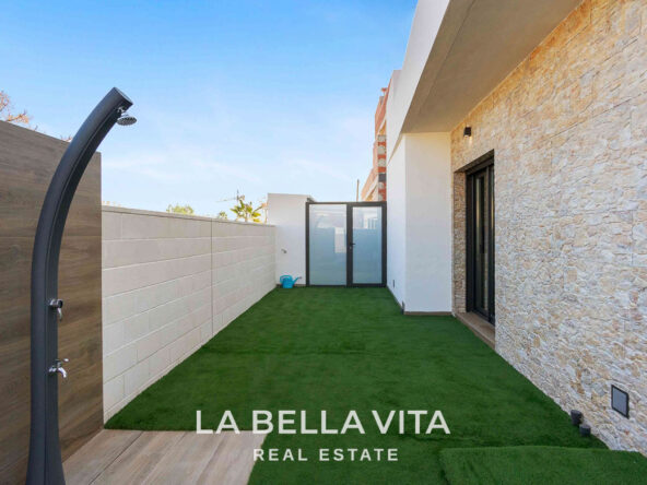 New build Properties with private pools and solariums for sale in Los Montesinos, La Herrada, Alicante, Spain