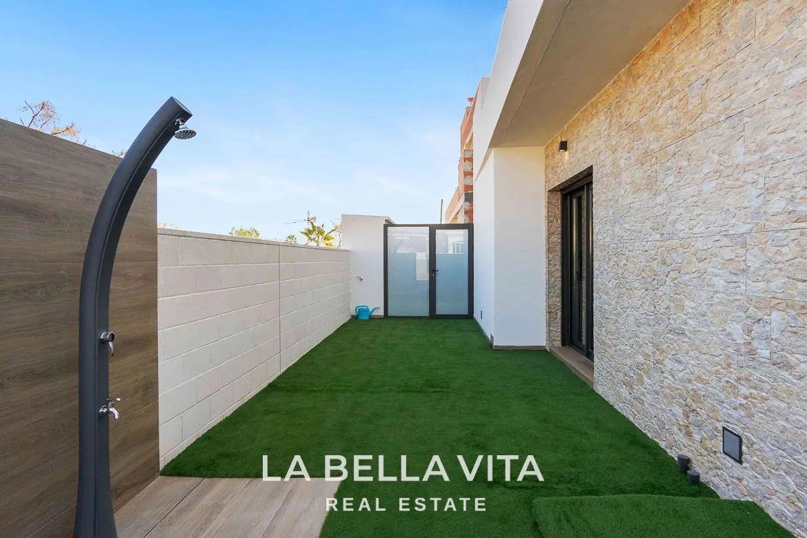 New build Properties with private pools and solariums for sale in Los Montesinos, La Herrada, Alicante, Spain