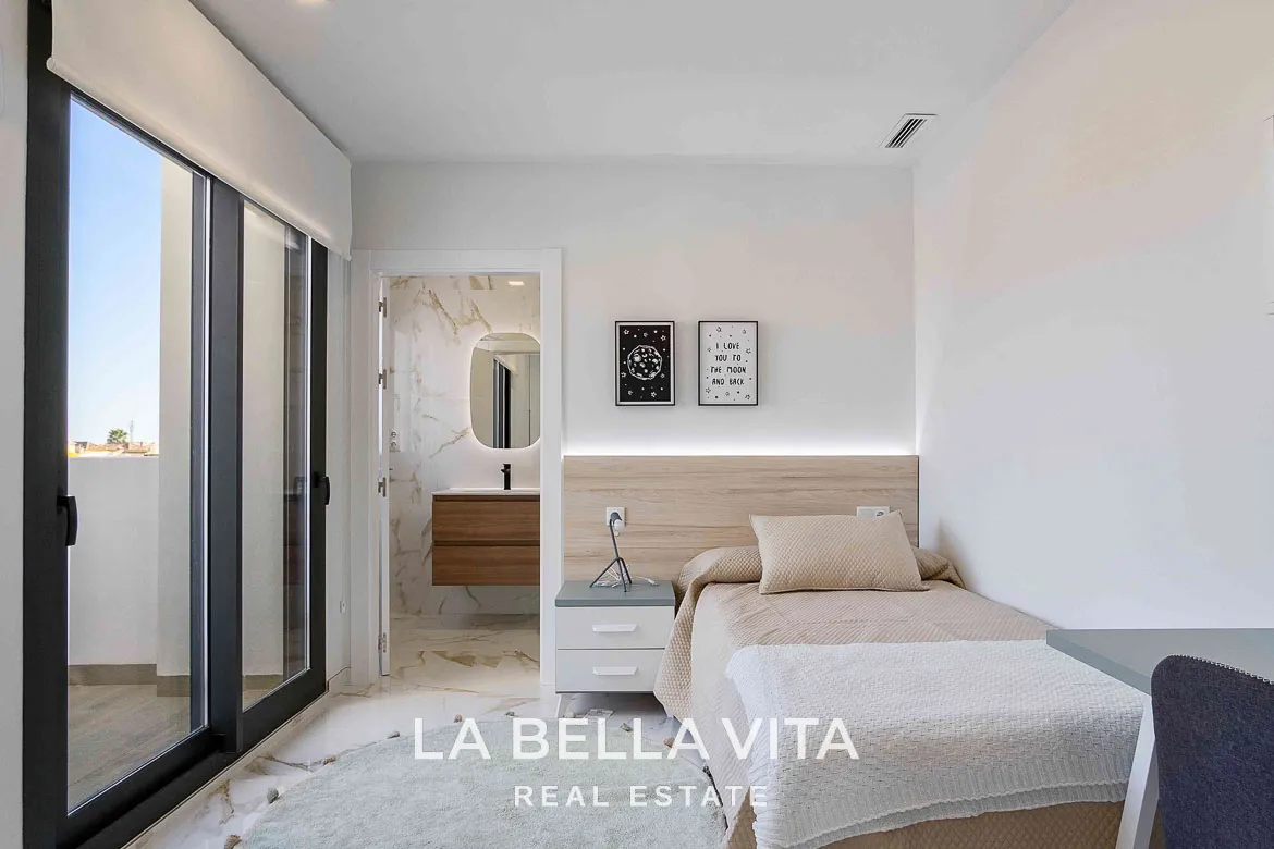 New build Properties with private pools and solariums for sale in Los Montesinos, La Herrada, Alicante, Spain