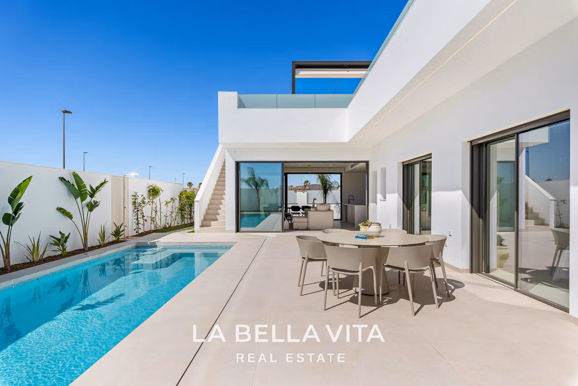 New Build Properties with pool for sale in Los Alcazares near Serena Golf Course