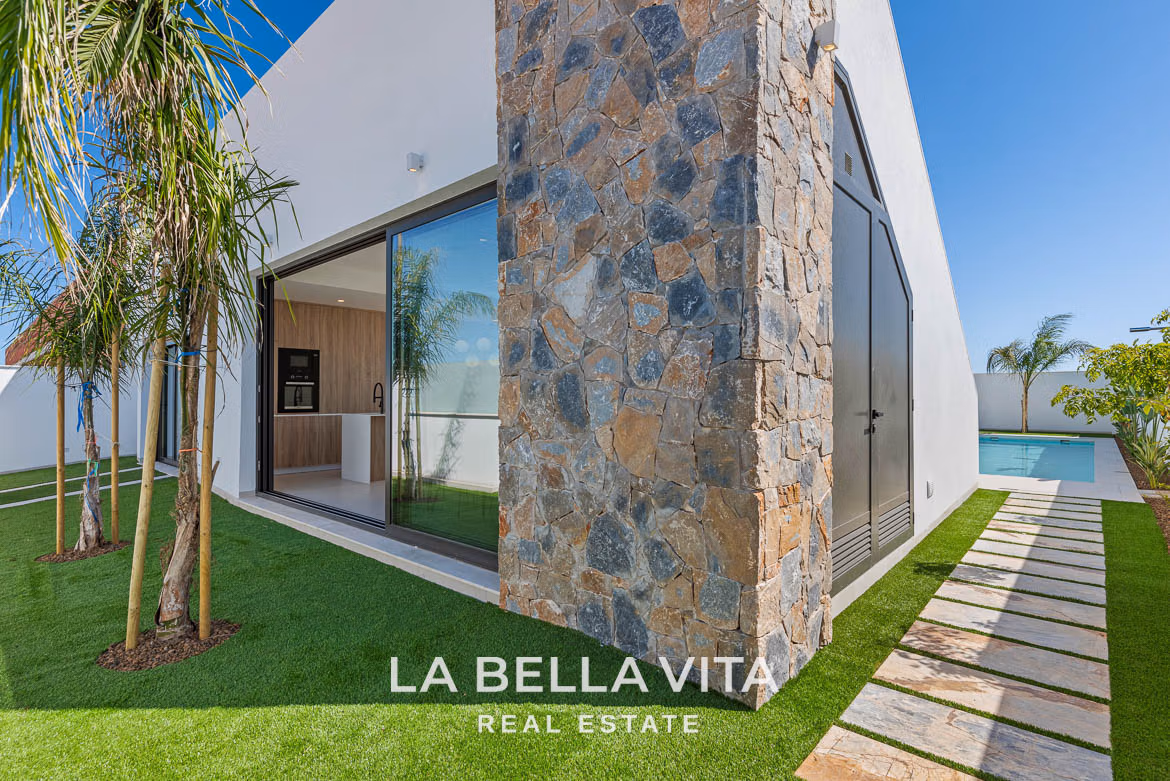 New Build Properties with pool for sale in Los Alcazares near Serena Golf Course