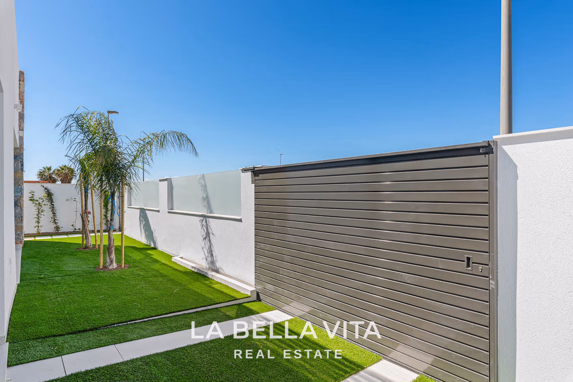 New Build Properties with pool for sale in Los Alcazares near Serena Golf Course