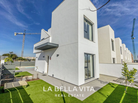 New Build Properties with private pools for sale in Santiago de la Ribera, Murcia, Spain