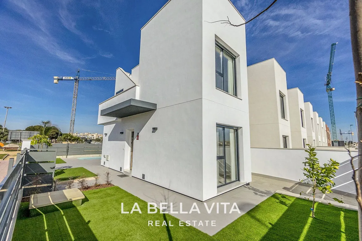 New Build Properties with private pools for sale in Santiago de la Ribera, Murcia, Spain
