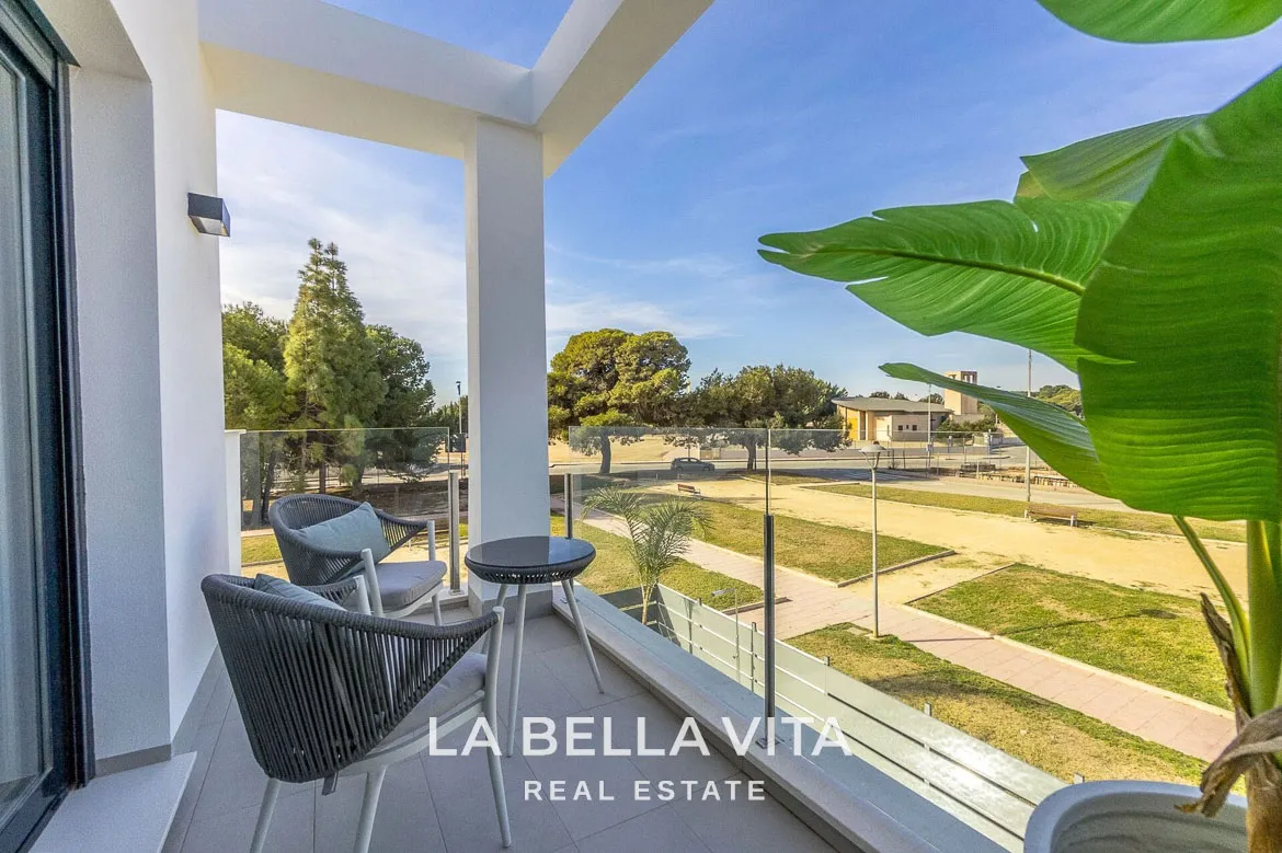 New Build Properties with private pools for sale in Santiago de la Ribera, Murcia, Spain