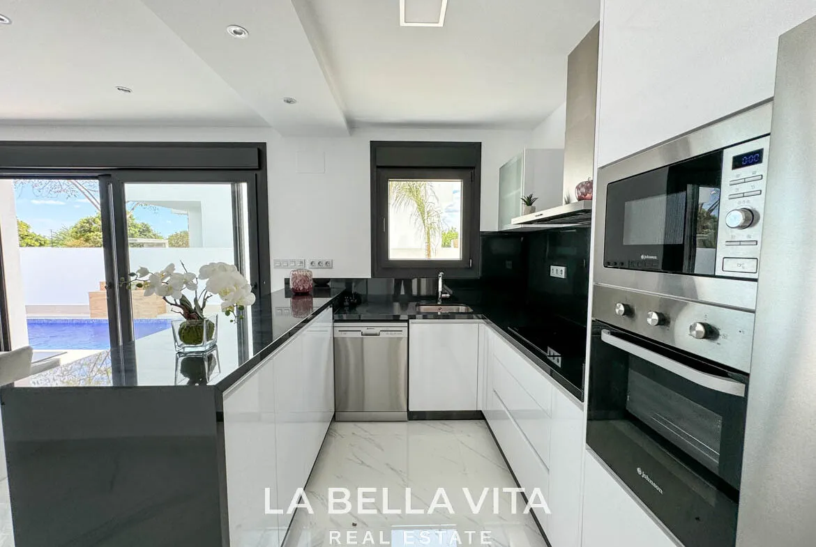 New Build Villas with private pools for sale in Dolores, Alicante, Spain