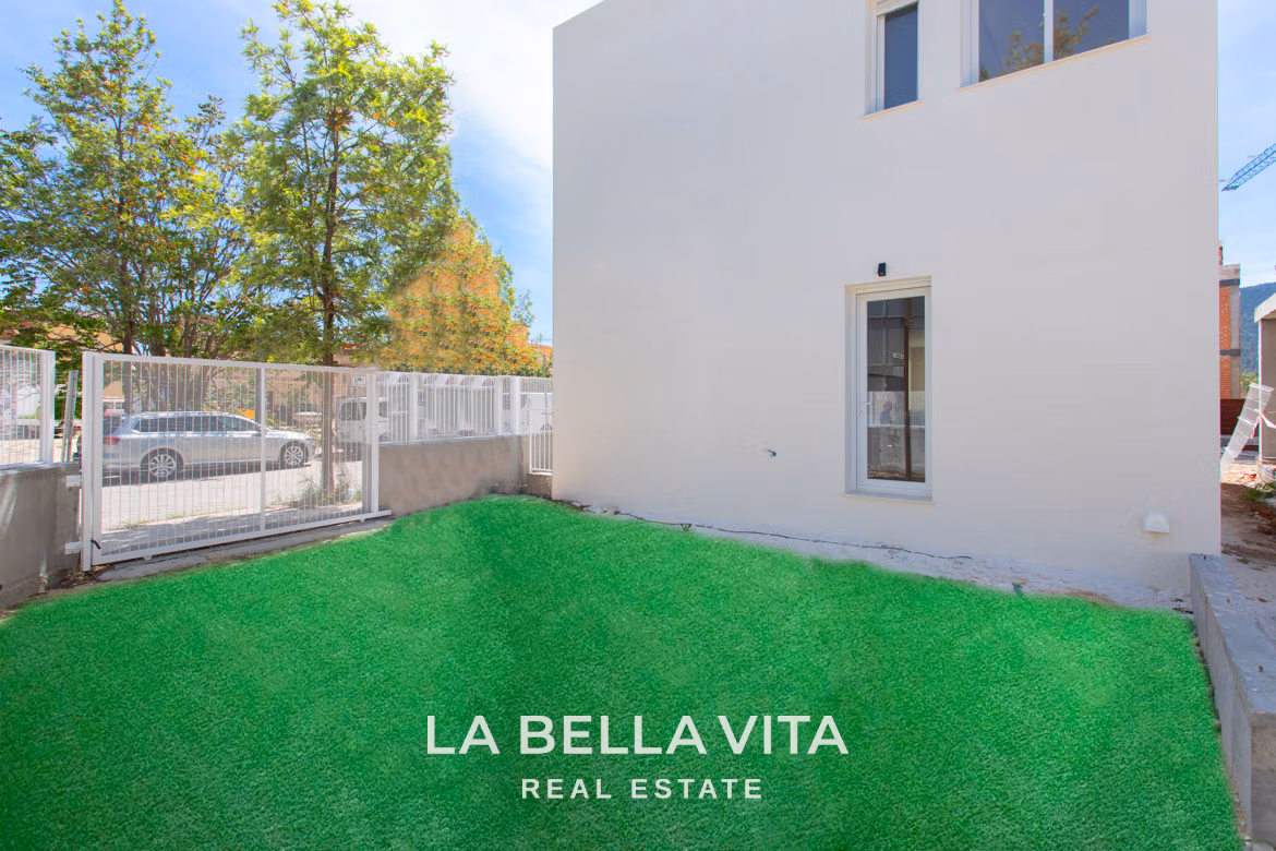 New Build Properties with basement and private pool for sale in Hondon de las Nieves, Alicante