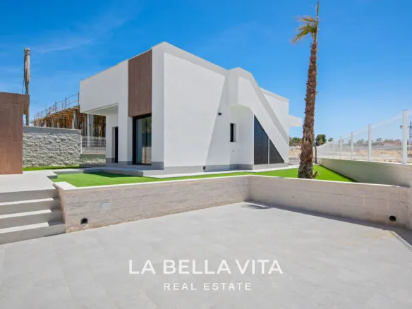 New Build Villas with private pool and solarium for sale in Algorfa La Finca Golf, Alicante