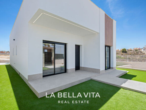 New Build Villas with private pool and solarium for sale in Algorfa La Finca Golf, Alicante