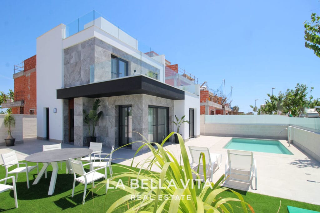New Build Villas with private pools and garage for sale in Pilar de la Horadada, Alicante