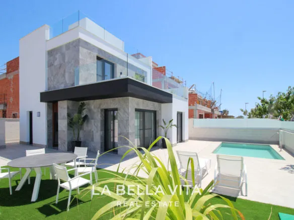 New Build Villas with private pools and garage for sale in Pilar de la Horadada, Alicante