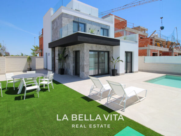 New Build Villas with private pools and garage for sale in Pilar de la Horadada, Alicante