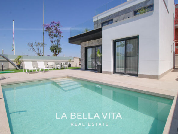 New Build Villas with private pools and garage for sale in Pilar de la Horadada, Alicante