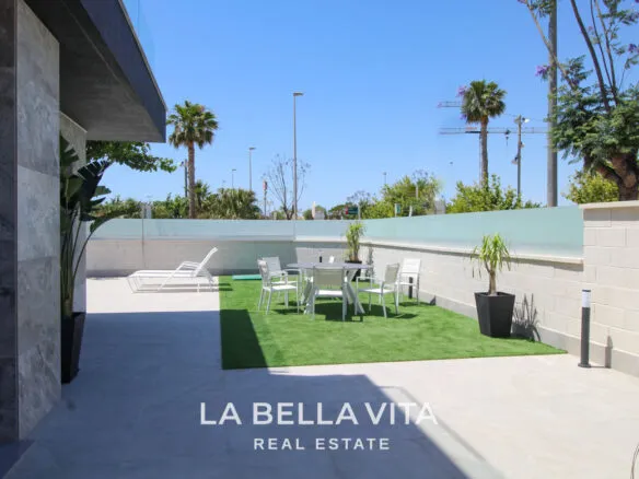 New Build Villas with private pools and garage for sale in Pilar de la Horadada, Alicante