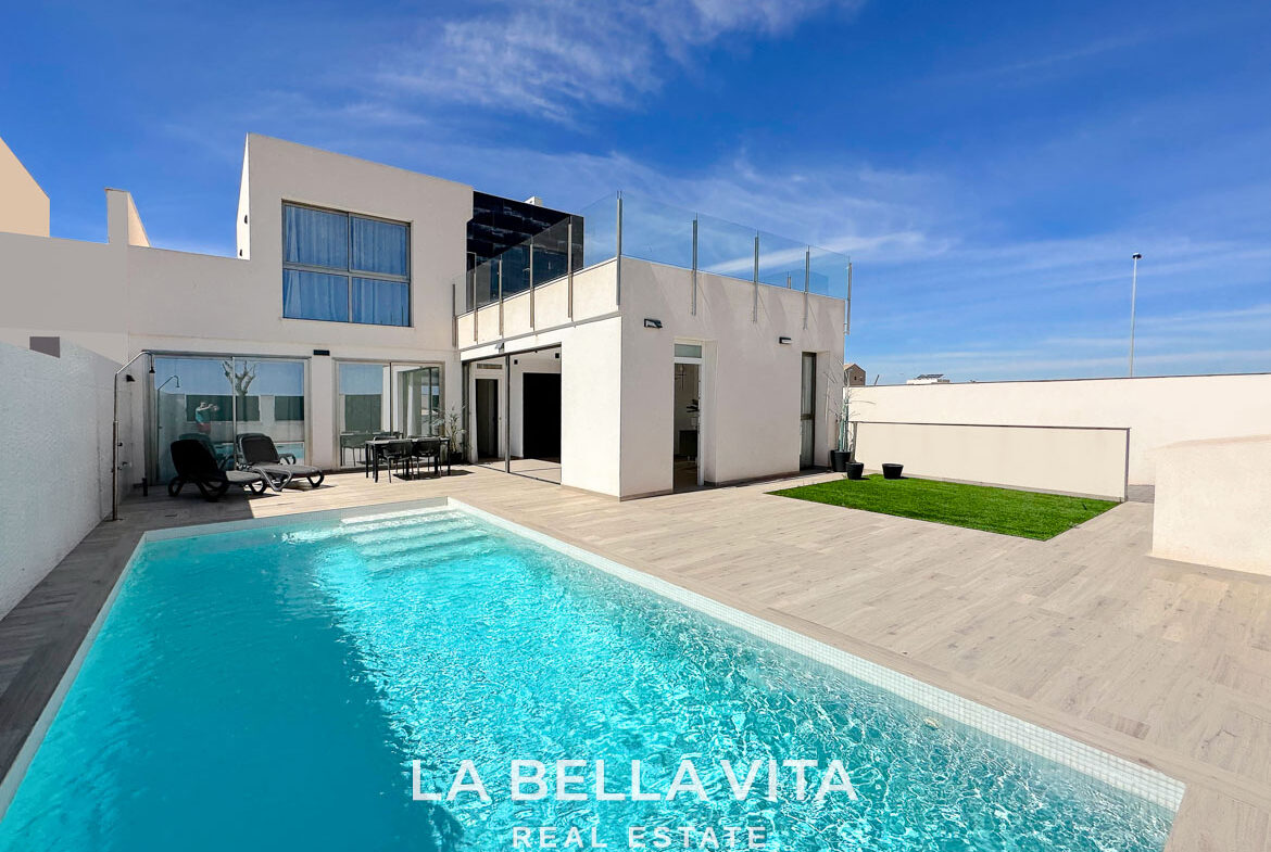 Modern Spacious Property with private pool and garage for sale in Los Belones, Cartagena, Murcia