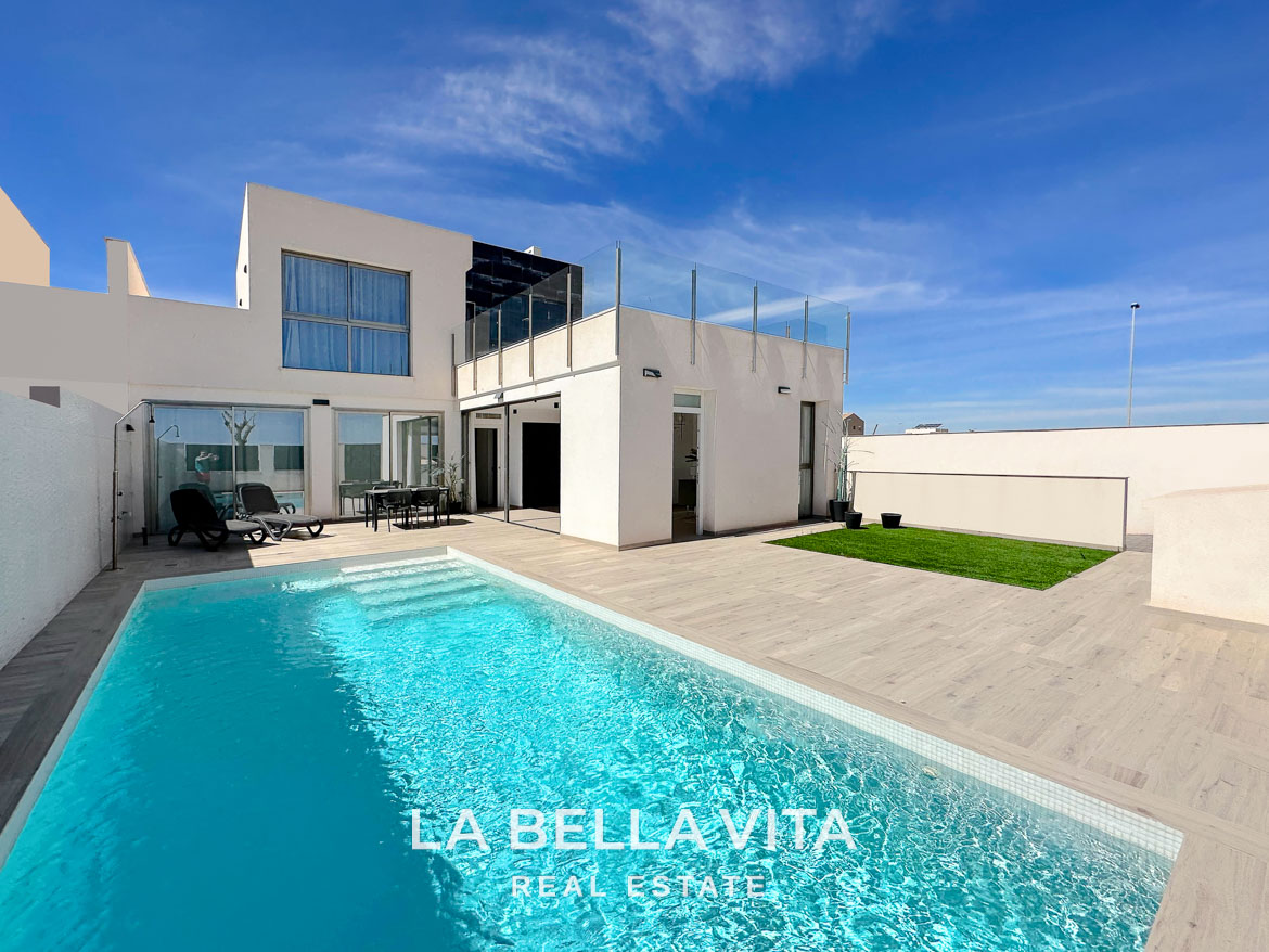 Modern Spacious Property with private pool and garage for sale in Los Belones, Cartagena, Murcia