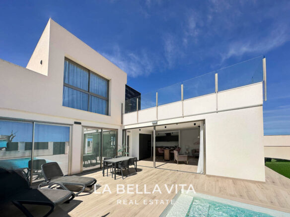 Modern Spacious Property with private pool and garage for sale in Los Belones, Cartagena, Murcia