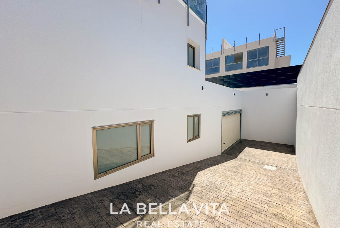 Modern Spacious Property with private pool and garage for sale in Los Belones, Cartagena, Murcia