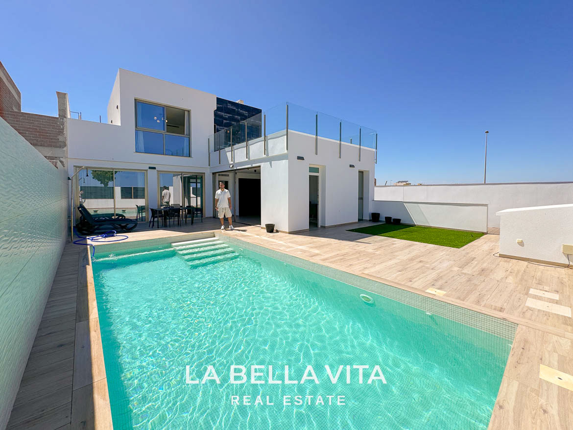 Modern Spacious Property with private pool and garage for sale in Los Belones, Cartagena, Murcia