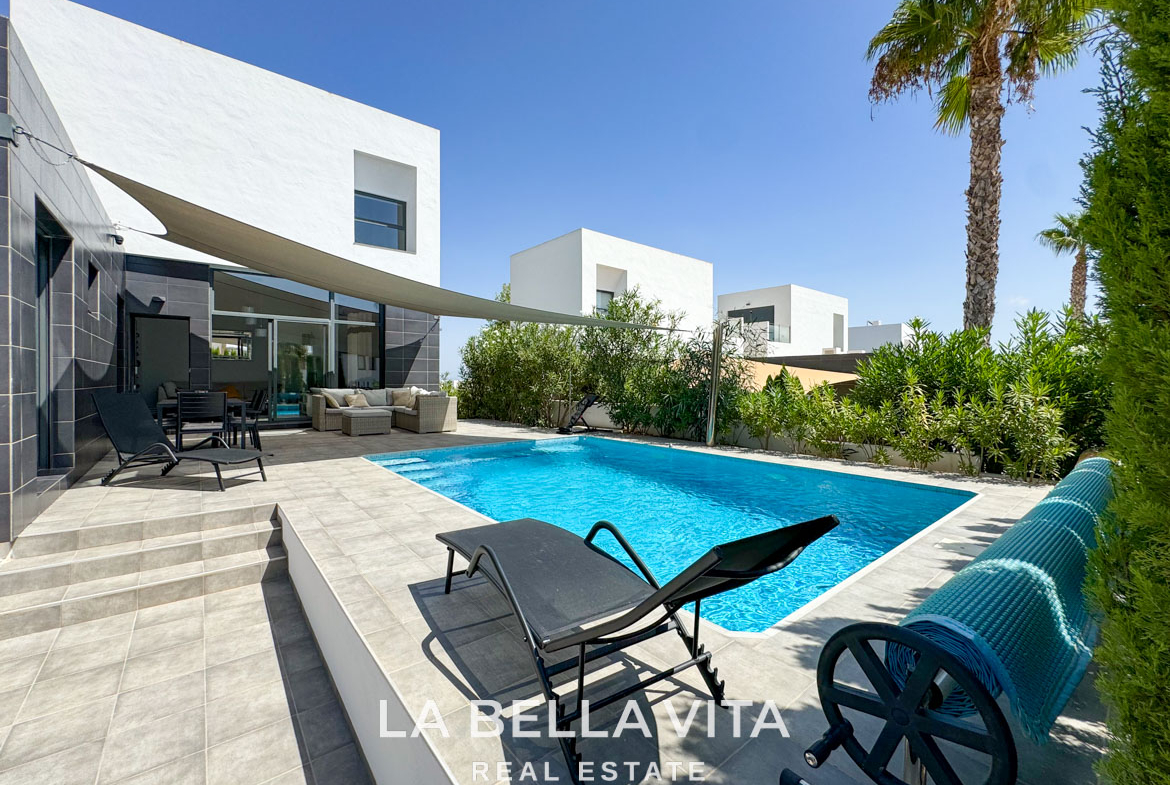 Modern House with private pool for sale in la Finca Golf, Algorfa, Alicante